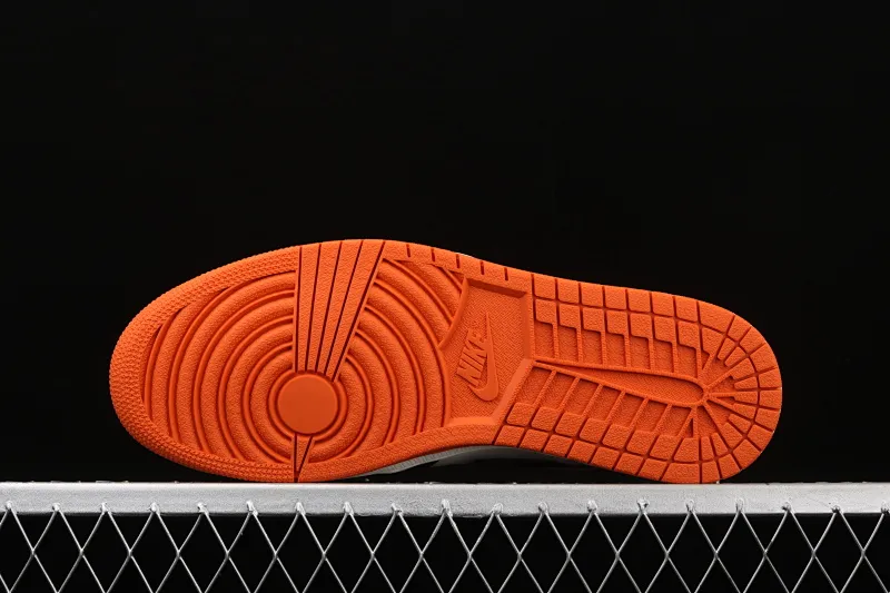All categories Air Jordan Jordan series basketball shoes Air Jordan 1 High pure original version Air Jordan 1 Retro High OG AJ1 Joe 1 black orange white smashed backboard 555088-005